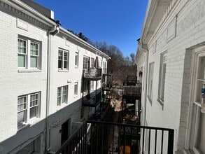 1072 Piedmont Ave NE, Unit 205 in Atlanta, GA - Building Photo - Building Photo