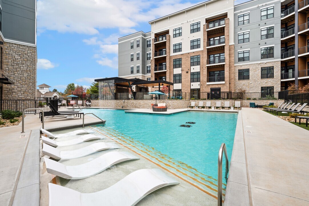 NEO Vantage Point in St. Louis, MO - Building Photo