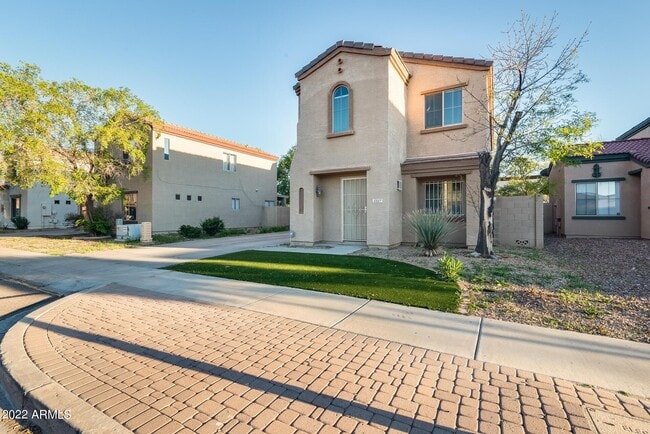 8337 W Hughes Dr in Tolleson, AZ - Building Photo - Building Photo