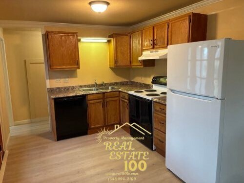 1441 NW 20th St in Lincoln City, OR - Building Photo