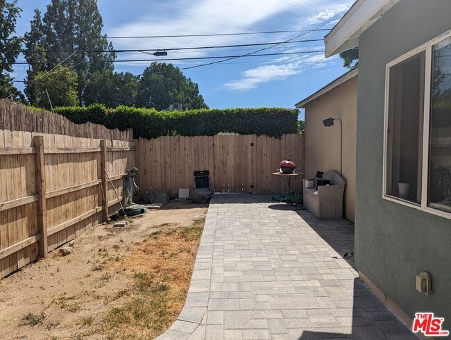 5335 Rhea Ave in Los Angeles, CA - Building Photo - Building Photo