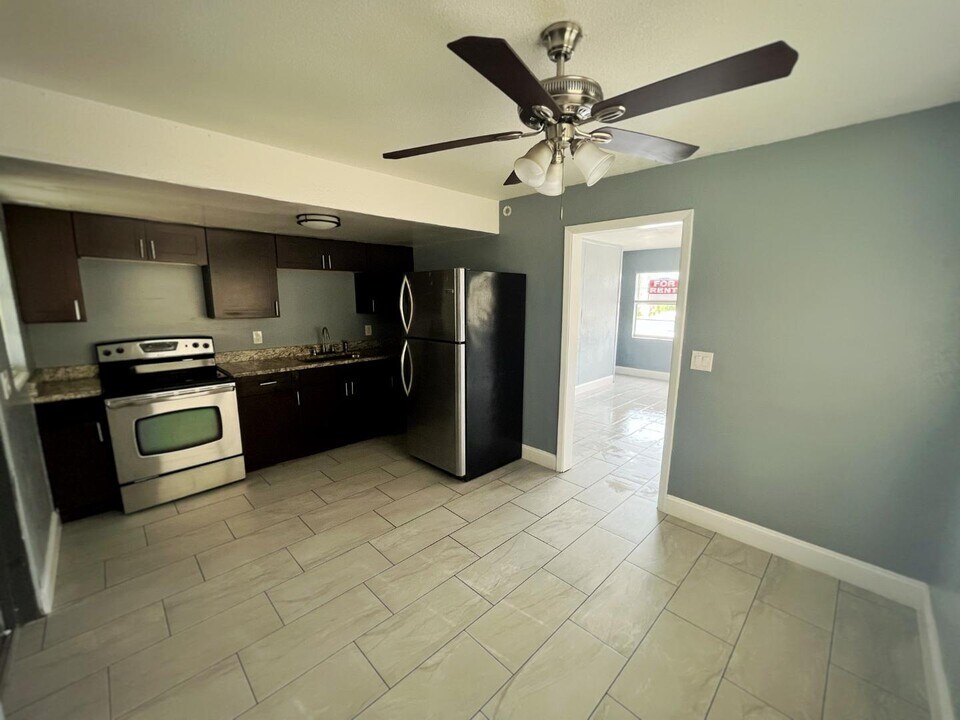 228 Ave Q NW in Winter Haven, FL - Building Photo