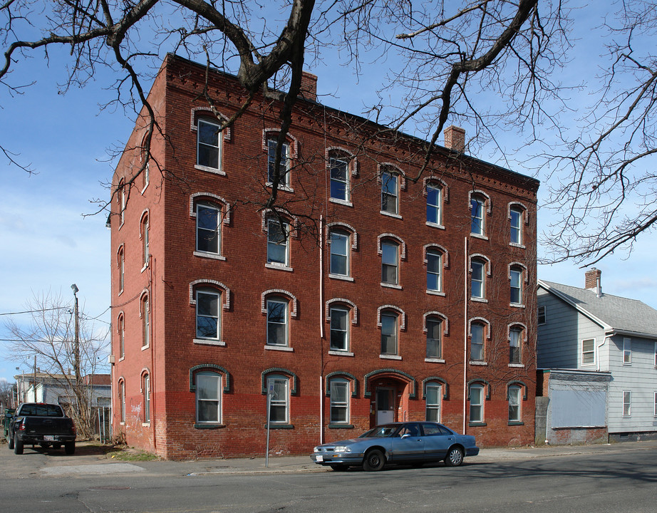 300 Hampden St in Holyoke, MA - Building Photo