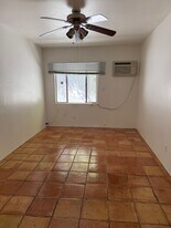 585 S Camino Real, Unit #3 in Palm Springs, CA - Building Photo