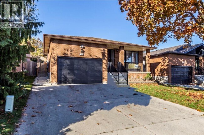 15 Gilcrest St in Hamilton, ON - Building Photo - Building Photo