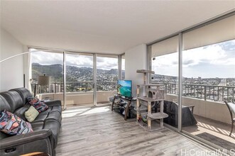 2825 S King St in Honolulu, HI - Building Photo - Building Photo
