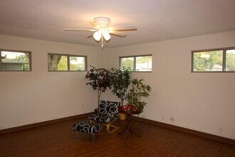5614 Palo Blanco Ln in Austin, TX - Foto de edificio - Building Photo