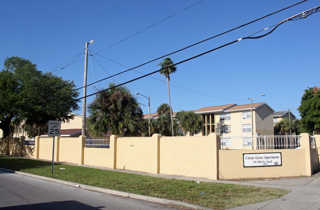 Citrus Grove Apartments in St. Petersburg, FL - Building Photo