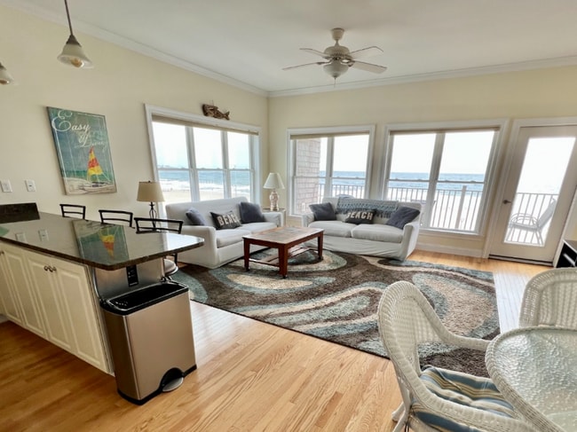 83 Ocean Blvd in Hampton, NH - Building Photo - Building Photo