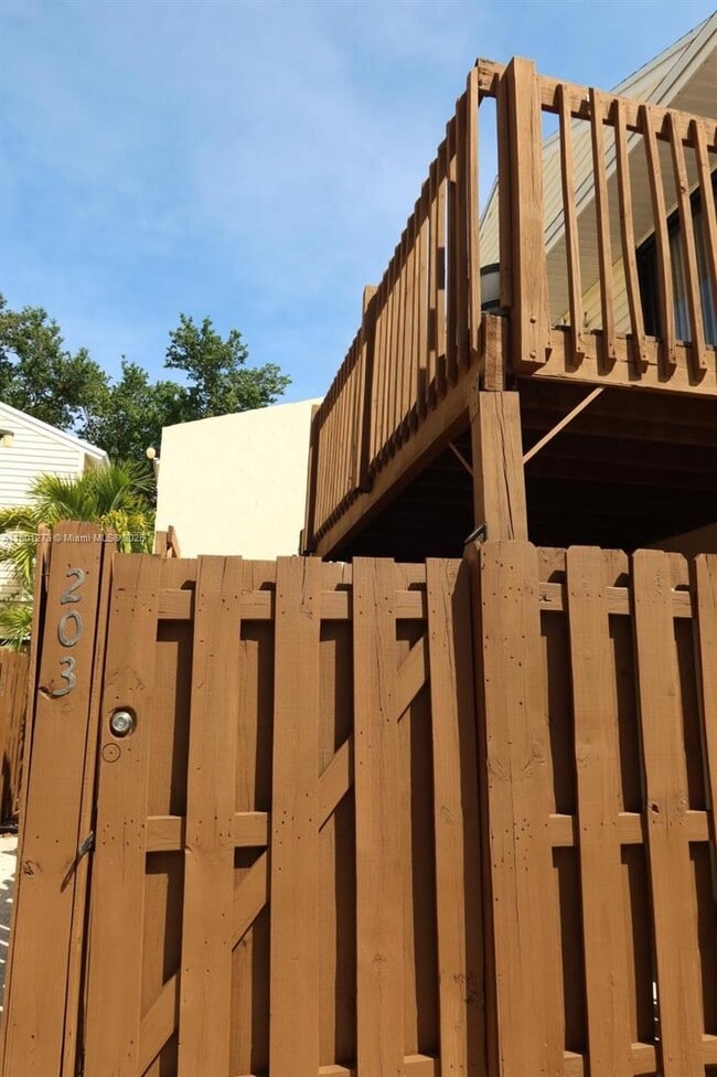 637 Executive Center Dr in West Palm Beach, FL - Building Photo - Building Photo