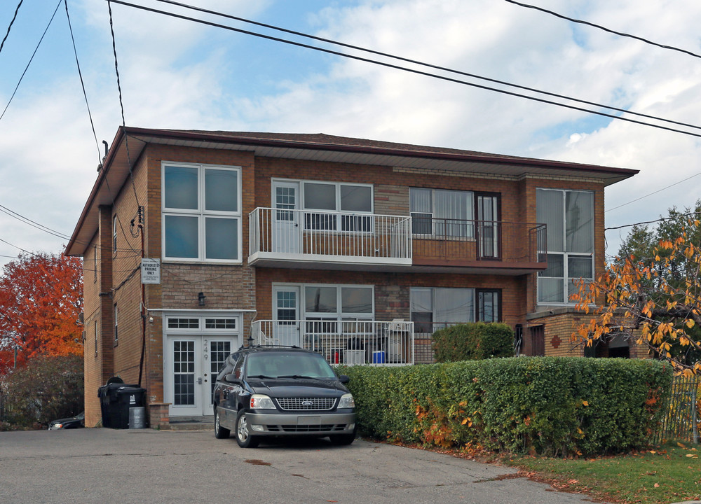 247-249 Pannahill Rd in Toronto, ON - Building Photo