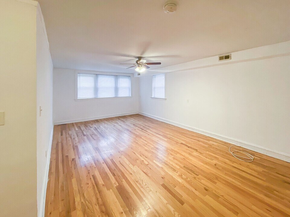 1904 W Winnemac Ave, Unit GRD in Chicago, IL - Building Photo