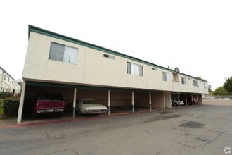 Foothill Courtyards in Vista, CA - Foto de edificio - Building Photo