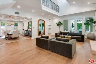 363 S Saltair Ave in Los Angeles, CA - Building Photo - Building Photo