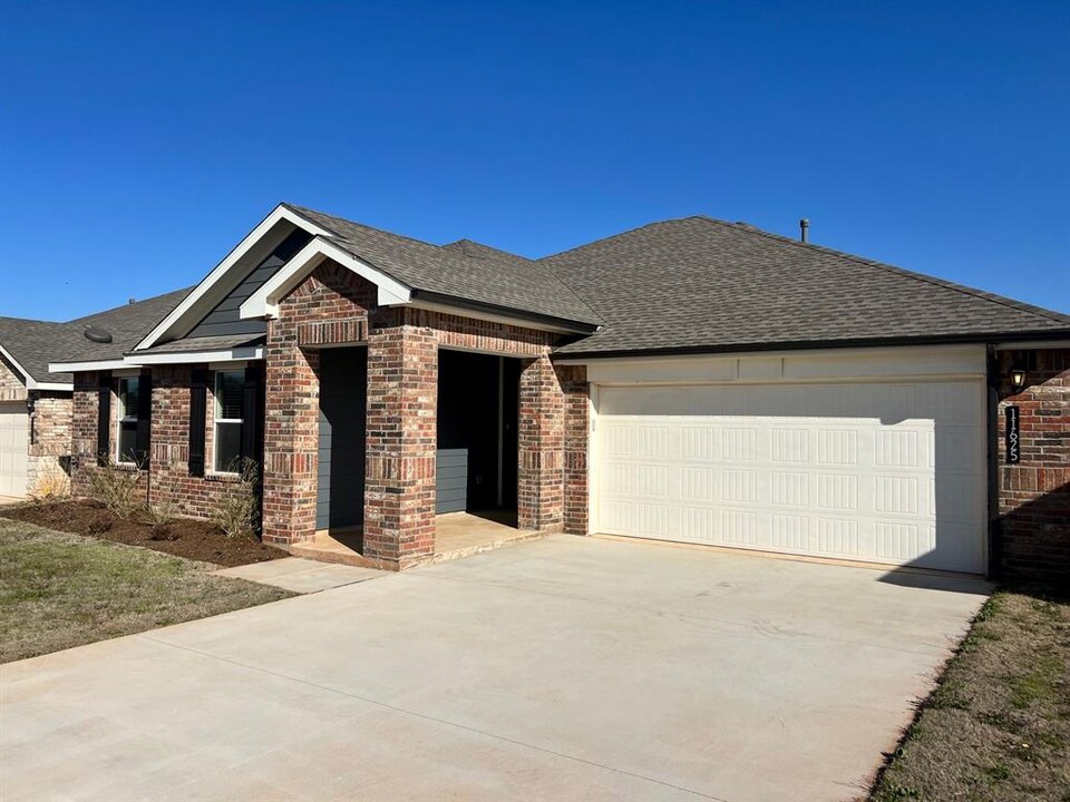 11625 SW 28th Terrace in Yukon, OK - Building Photo