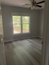 5613 Spruce Ln in Flowery Branch, GA - Foto de edificio - Building Photo