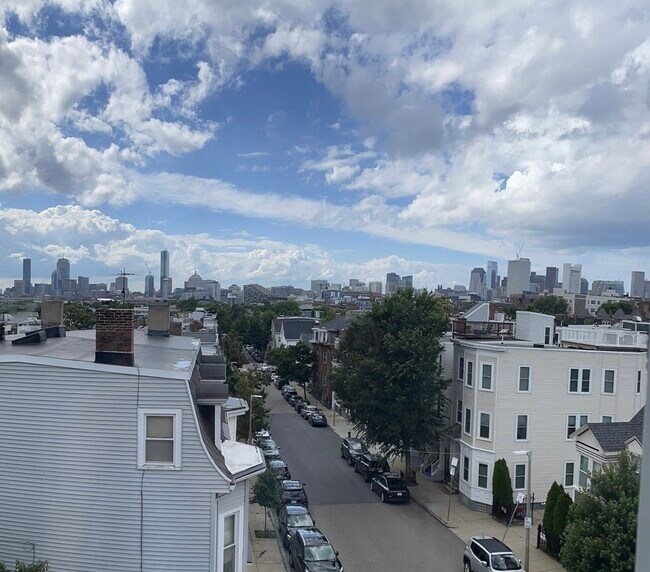 149 Dorchester St, Unit 1 in Boston, MA - Building Photo - Building Photo