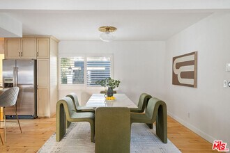 20212 Oxnard St in Los Angeles, CA - Building Photo - Building Photo