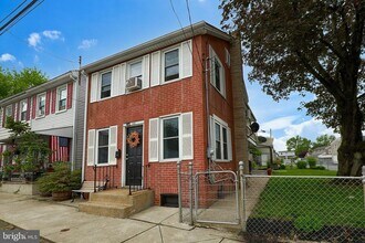 1102 Lancaster Ave, Unit Front in Columbia, PA - Building Photo - Building Photo