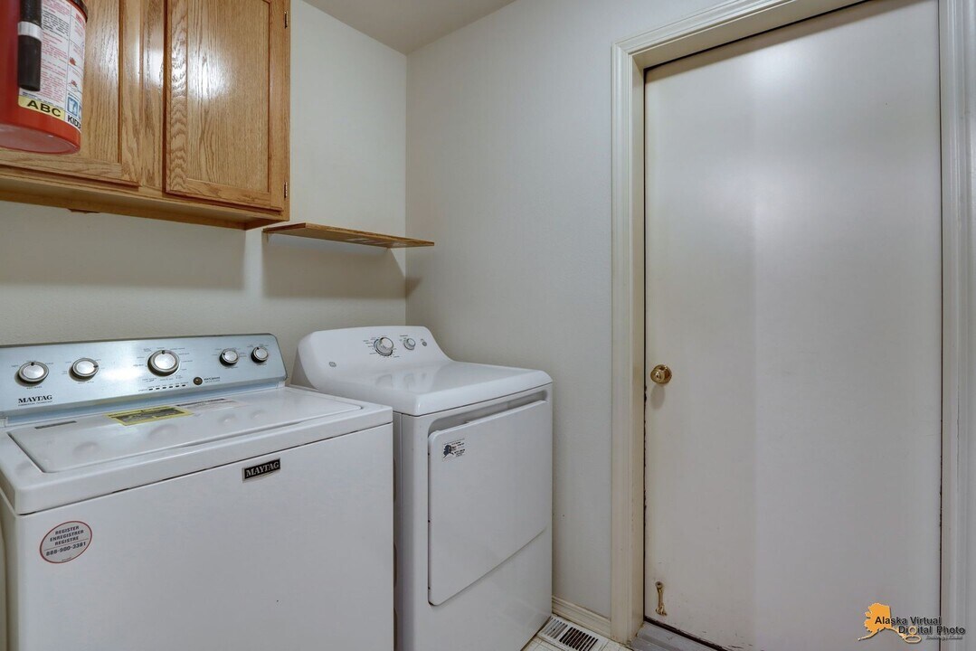 3004 Brittany Pl in Anchorage, AK - Building Photo
