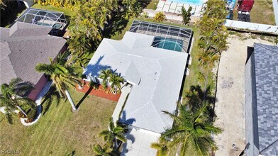 2215 SE 9th Terrace in Cape Coral, FL - Foto de edificio - Building Photo
