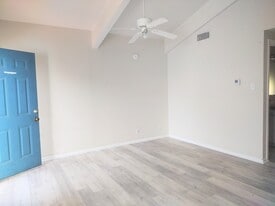 315 Post Office St, Unit #16 in Galveston, TX - Building Photo
