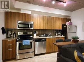 400 Wellington St W in Toronto, ON - Building Photo - Building Photo