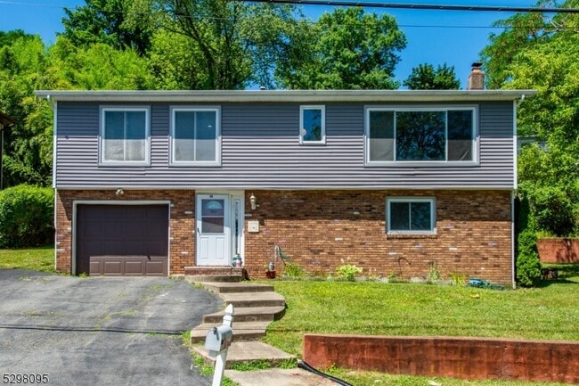 property at 19 Southwynde Dr