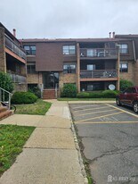 1714 Raspberry Ct in Edison, NJ - Building Photo