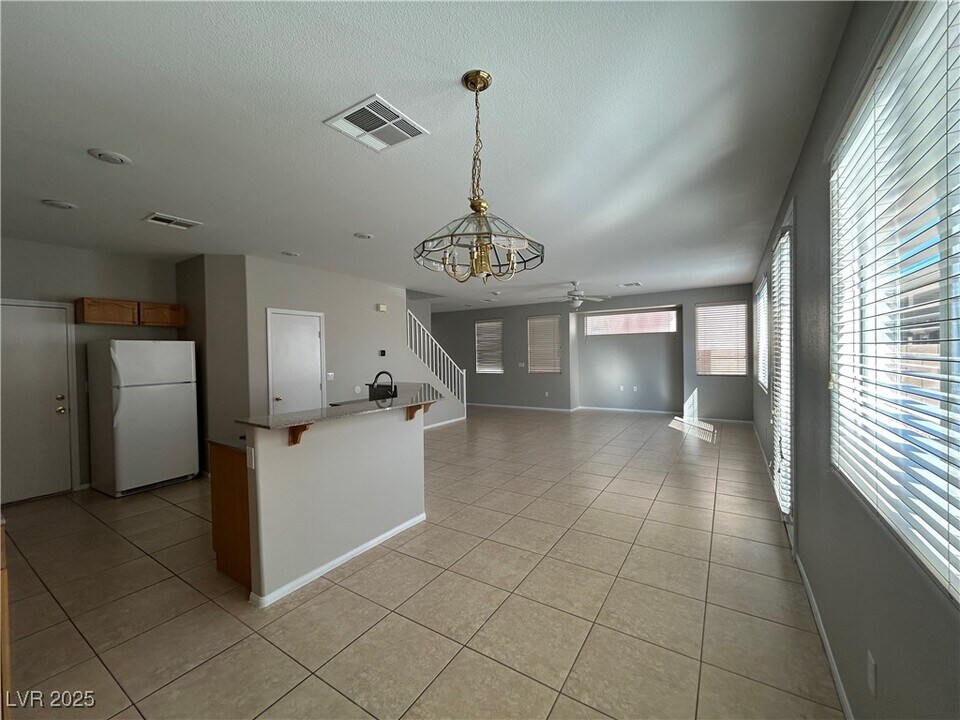 6742 Gold Yarrow St in Las Vegas, NV - Foto de edificio