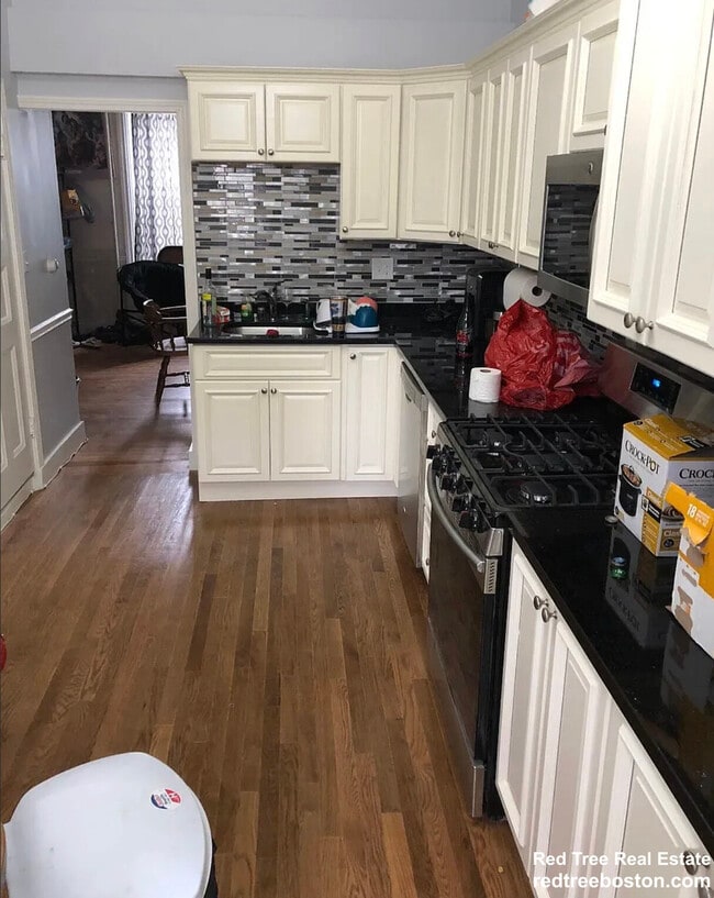 686 Parker St in Boston, MA - Building Photo - Building Photo