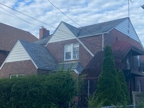 4223 193rd St, Unit 1FL in Flushing, NY - Building Photo - Building Photo