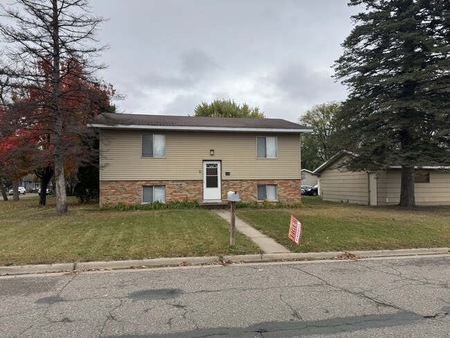 1205 11th St SE in St. Cloud, MN - Foto de edificio - Building Photo