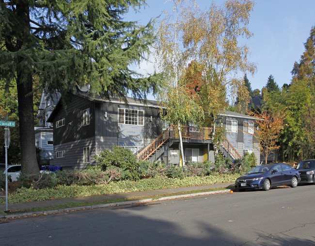 1615 SE Taylor St in Portland, OR - Building Photo - Building Photo