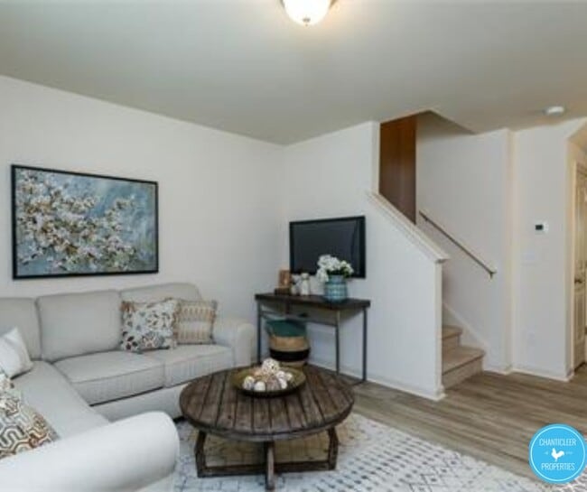 property at 884 Saratoga Dr