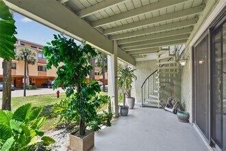 511 Sandy Hook Rd in Treasure Island, FL - Building Photo - Building Photo
