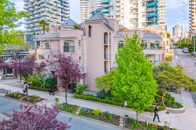 1208 Bidwell St in Vancouver, BC - Building Photo - Building Photo