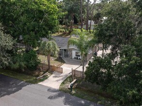 6115 Carlton Ave in Sarasota, FL - Foto de edificio - Building Photo