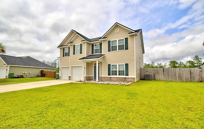 1303 Windrow Dr in Hinesville, GA - Building Photo - Building Photo
