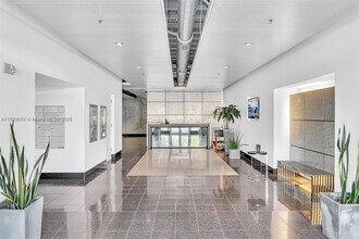 8101 Biscayne Blvd in Miami, FL - Foto de edificio - Building Photo