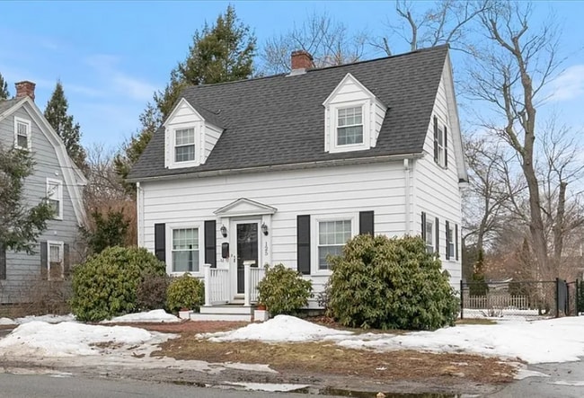 property at 125 Kingsbury Ave