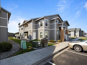6305S Chapel Hill Blvd in Pasco, WA - Foto de edificio - Building Photo