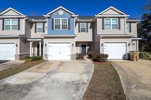 413 Ferguson Ln in Richmond Hill, GA - Building Photo