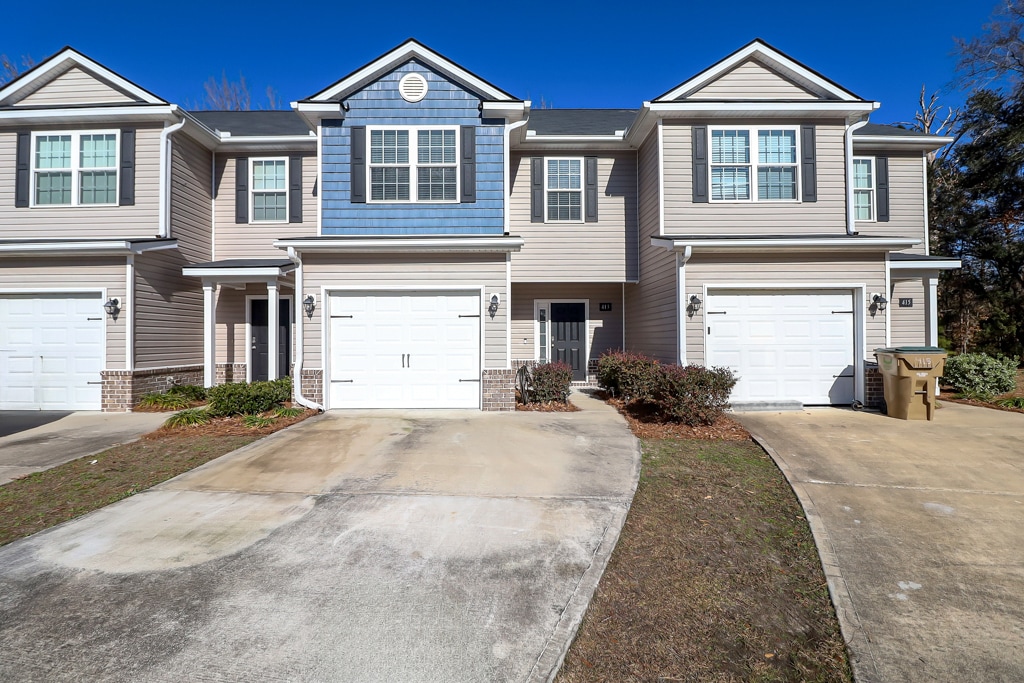 413 Ferguson Ln in Richmond Hill, GA - Building Photo