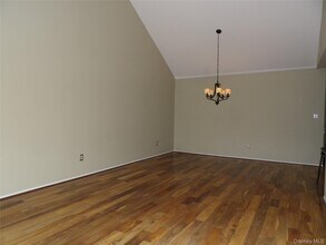 26 Greenmeadow Dr in Babylon, NY - Building Photo - Building Photo