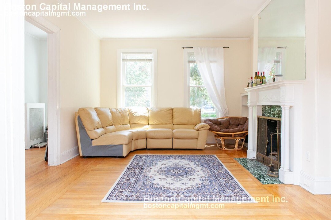 1743 Commonwealth Ave, Unit 1 in Boston, MA - Building Photo