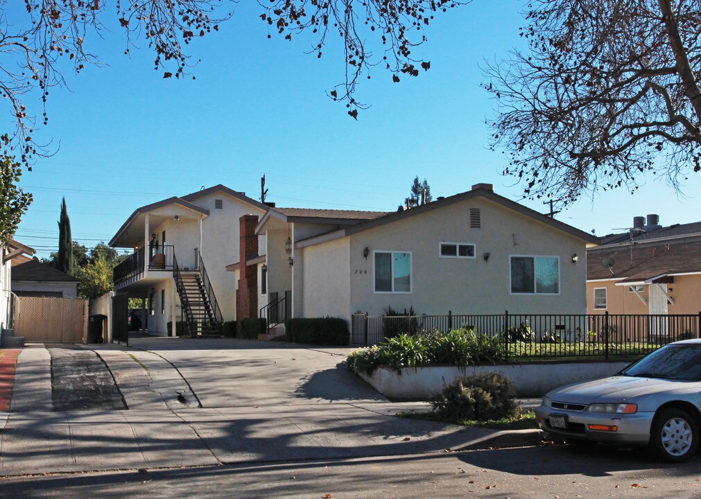 260 W Linden Ave in Burbank, CA - Building Photo