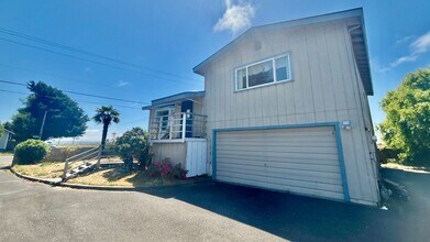 2580 Vaissade Rd in Arcata, CA - Building Photo - Building Photo