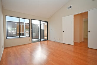 200 Powhattan Ct, Unit Crow Canyon Heights in Danville, CA - Foto de edificio - Building Photo