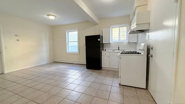 236 Greenwich Ave in Stamford, CT - Building Photo - Building Photo